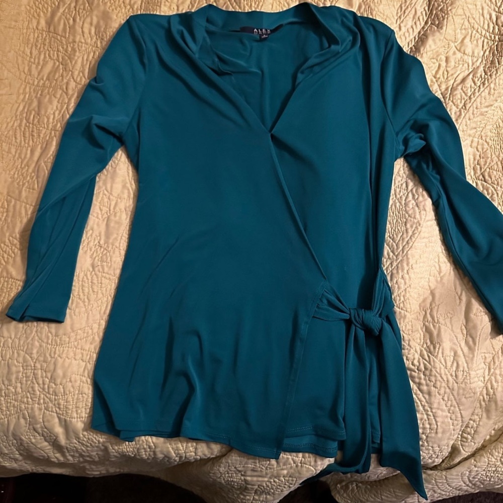 Alex Marie Green Wrap Top Size Small